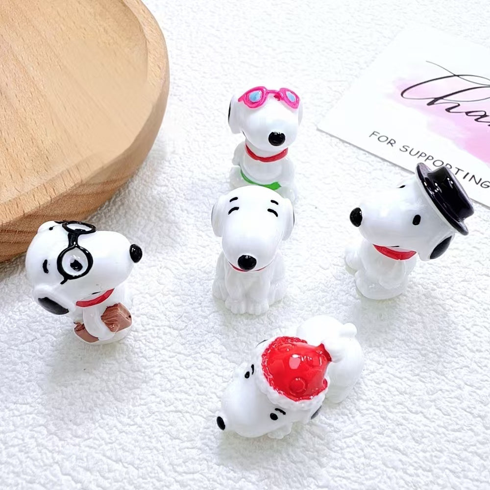 Mini Snoopy Resin Figurines – Cute Cartoon Miniature Craft Embellishments for DIY Crafts, Scrapbooking, Phone Cases & Dollhouse Décor (1 Set / 2 Sets / 5 Sets)