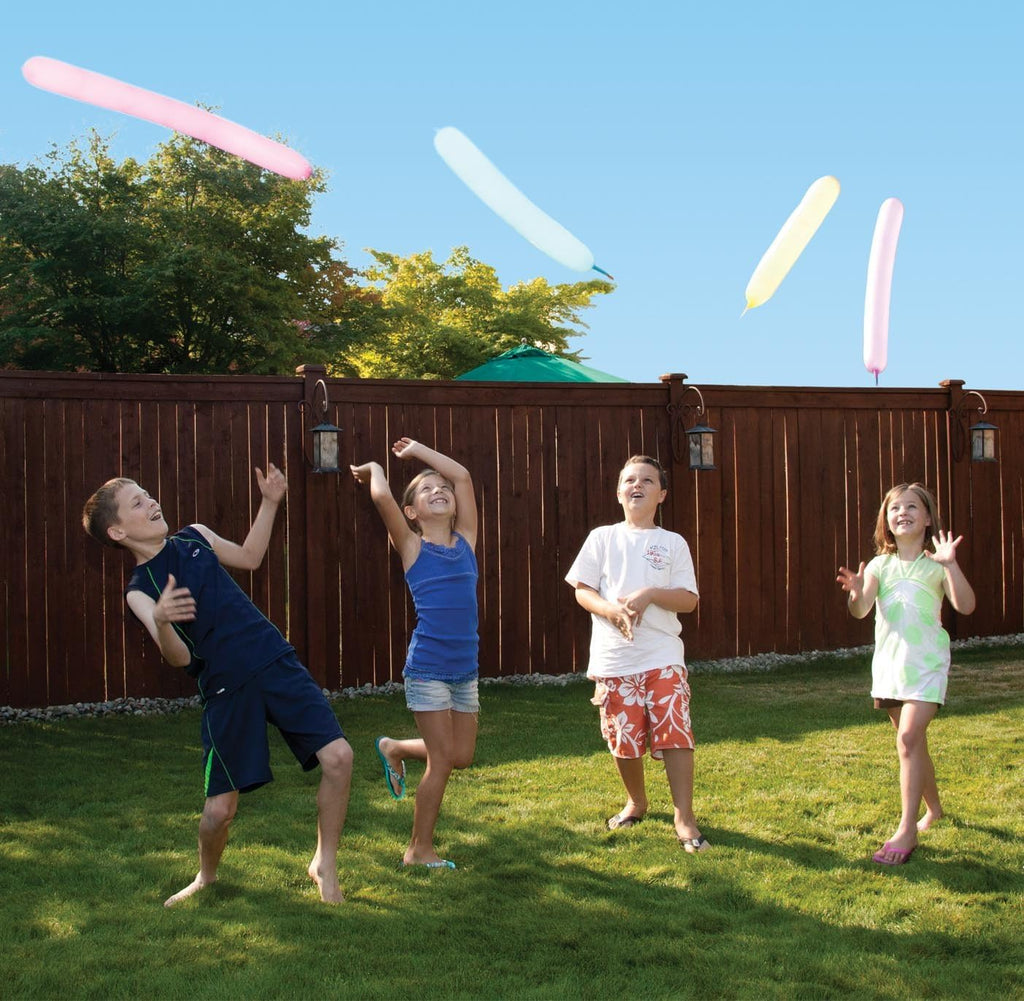 20 Flying Rocket Balloons with Hand Air Pump – Long Launch Balloons for Outdoor Games, Birthday Parties & Family Fun