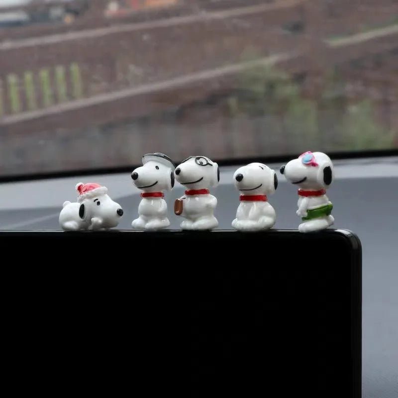 Mini Snoopy Resin Figurines – Cute Cartoon Miniature Craft Embellishments for DIY Crafts, Scrapbooking, Phone Cases & Dollhouse Décor (1 Set / 2 Sets / 5 Sets)