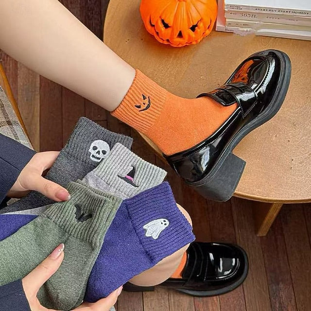 Halloween Socks for Women & men, One Size Fits Most, Cute Pumpkin & Ghost Novelty Crew Socks, Soft Warm Stretchy Knit Socks for Fall Winter, Halloween Party Gifts