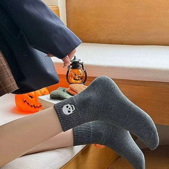 Halloween Socks for Women & men, One Size Fits Most, Cute Pumpkin & Ghost Novelty Crew Socks, Soft Warm Stretchy Knit Socks for Fall Winter, Halloween Party Gifts